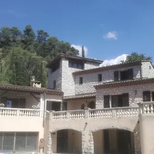 https://grande-villa-a-15-minutes-de-nice-arriere-pays.fr-provencehotel.com